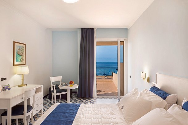 Hotel Saline - Wohnbeispiel Doppelzimmer Deluxe Meerblick (Zimmercodierung DDM)
