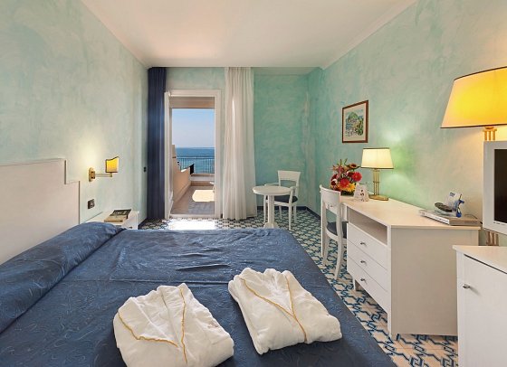 Hotel Saline - Wohnbeispiel Doppelzimmer Deluxe Meerblick (Zimmercodierung DDM)