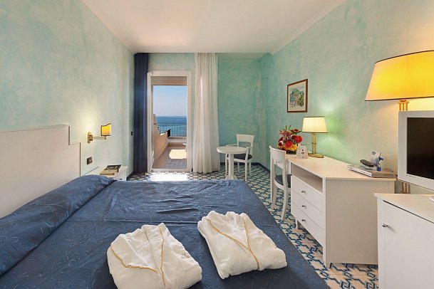 Hotel Saline - Wohnbeispiel Doppelzimmer Deluxe Meerblick (Zimmercodierung DDM)