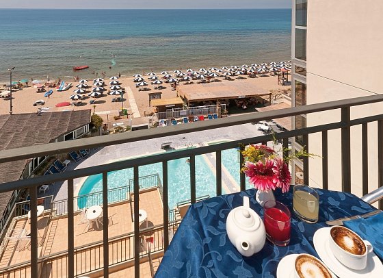 Hotel Saline - Wohnbeispiel Doppelzimmer Deluxe Meerblick (Zimmercodierung DDM)