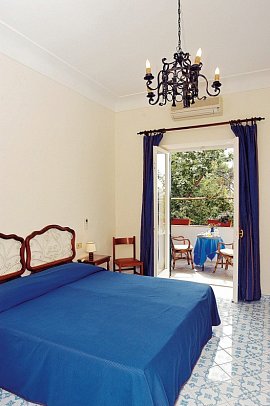 Villa Sarah - Wohnbeispiel Doppelzimmer mit Balkon (Zimmercodierung DB1)