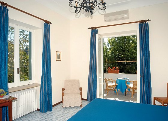 Villa Sarah - Wohnbeispiel Doppelzimmer mit Balkon (Zimmercodierung DB1)