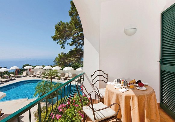 Della Piccola Marina - Beispiel Balkon Doppelzimmer Deluxe Meerblick (Zimmercodierung DDM)