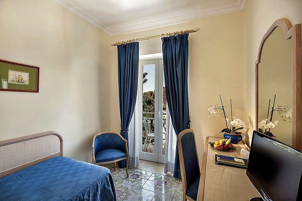 Hotel & Spa Continental Ischia - Wohnbeispiel Doppelzimmer Classic Gartenblick (Zimmercodierung D1G)