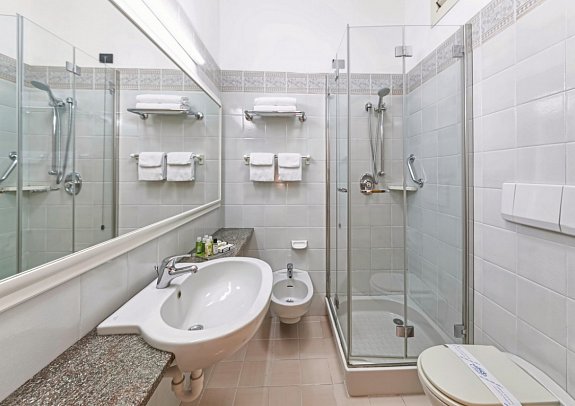 Hotel Parco Smeraldo Terme & Residence - Beispiel Bad Doppelzimmer Classic (Zimmercodierung DB1)