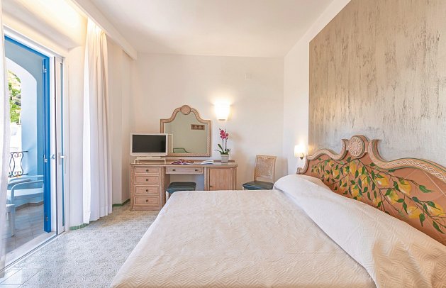 Hotel Parco Smeraldo Terme & Residence - Wohnbeispiel Doppelzimmer seitl. Meerblick (Zimmercodierung D1N)