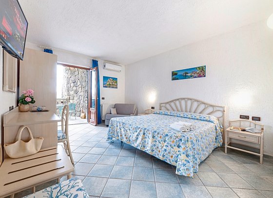 Punta Chiarito - Wohnbeispiel Doppelzimmer Komfort Meerblick (Zimmercodierung DFM)
