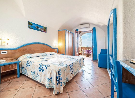 Punta Chiarito - Wohnbeispiel Doppelzimmer Komfort Meerblick (Zimmercodierung DFM)