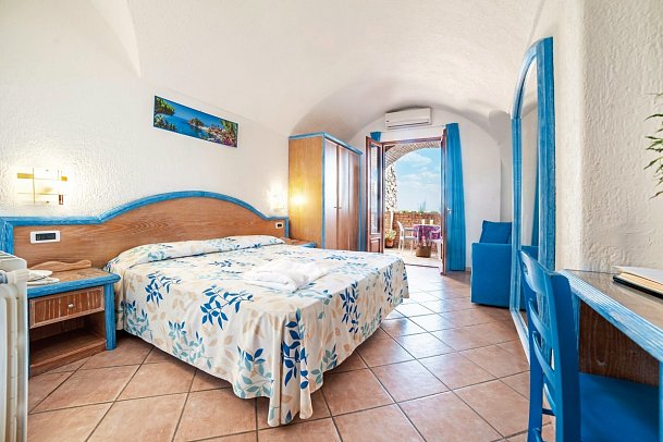 Punta Chiarito - Wohnbeispiel Doppelzimmer Komfort Meerblick (Zimmercodierung DFM)