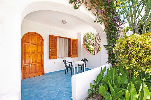 Park Hotel Terme Mediterraneo - Beispiel Terrasse Doppelzimmer Standard (Zimmercodierung DG1)