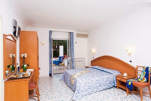 Park Hotel Terme Mediterraneo - Wohnbeispiel Doppelzimmer Superior Gartenblick (Zimmercodierung DSG)