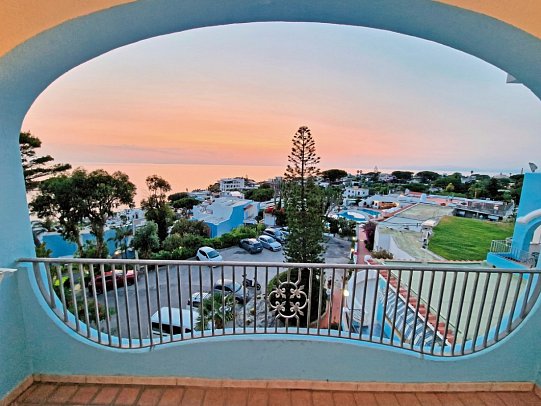 Terme Villa Teresa - Beispiel Balkon Doppelzimmer Meerblick (Zimmercodierung DGM)