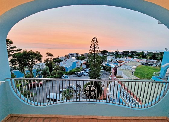 Terme Villa Teresa - Beispiel Balkon Doppelzimmer Meerblick (Zimmercodierung DGM)