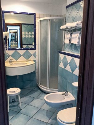 Villa Ciccio - Beispiel Bad Doppelzimmer Superior (Zimmercodierung DS1)