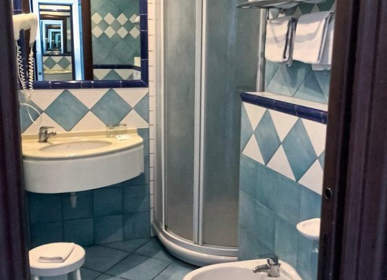 Villa Ciccio - Beispiel Bad Doppelzimmer Superior (Zimmercodierung DS1)