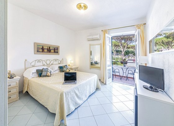 Grazia alla Scannella - Wohnbeispiel Doppelzimmer Komfort seitl. Meerblick (Zimmercodierung DFN)