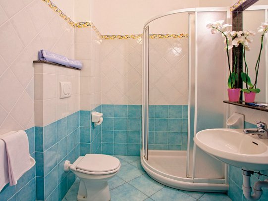 Cleopatra - Beispiel Bad Doppelzimmer (Zimmercodierungen DB1 & DP1)