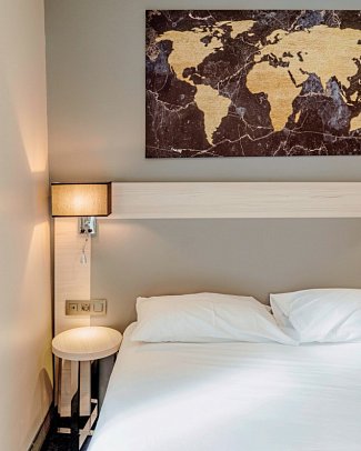 Hotel Univers - Doppelzimmer Standard (Zimmercodierungen DG1, DX1, DX3 & DX4)