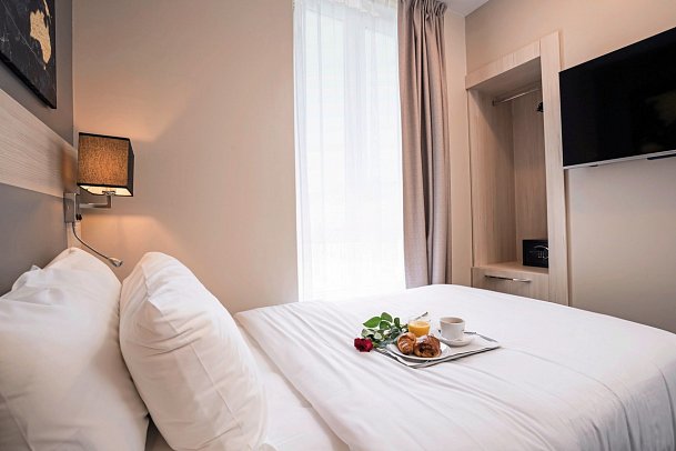 Hotel Univers - Doppelzimmer Standard (Zimmercodierungen DG1, DX1, DX3 & DX4)