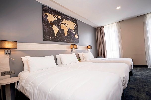 Hotel Univers - Wohnbeispiel Dreibettzimmer Standard (Zimmercodierungen TG1 & TX1)