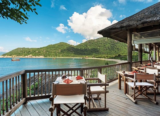 Six Senses Ninh Van Bay - Restaurant Dining by the Bay
