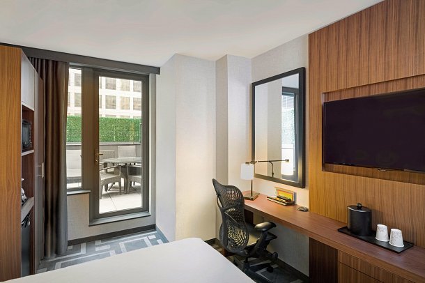 Hilton Garden Inn New York/Central Park South-Midtown West - Wohnbeispiel King bed, Outdoor Terrace (Zimmercodierung UG2)