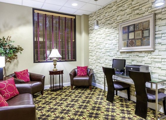Ramada by Wyndham Jersey City - Lobby