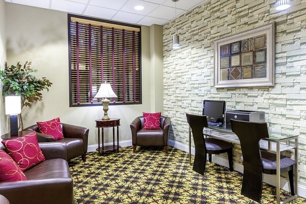 Ramada Jersey City - Lobby