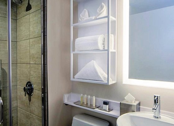 Doubletree by Hilton New York Times Square West - Beispiel Bad (Zimmercodierungen UG2 & UG3)