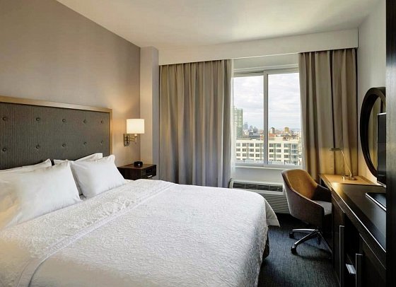 Hampton Inn Times Square South - Wohnbeispiel Standard King (Zimmercodierung UG1)
