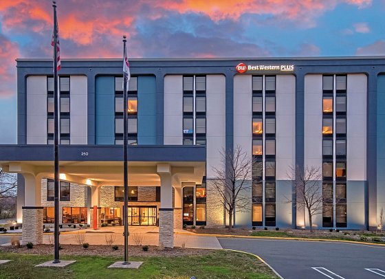  Best Western Plus Meadowlands