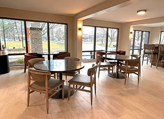  Best Western Plus Meadowlands