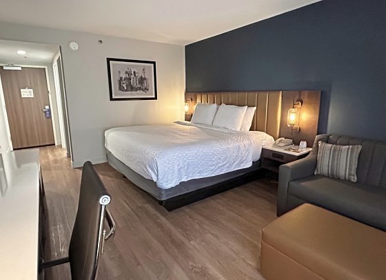  Best Western Plus Meadowlands - Wohnbeispiel Standard, 1 King Sofabed (Zimmercodierungen UG1 & UG2)
