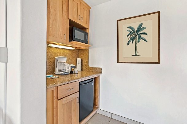 Aston Maui Kaanapali Villas - Beispiel Kitchenette Hotel Room (Zimmercodierungen UG1, UG2, UG3, UG4, UG5 & UG6)