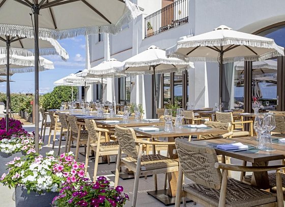 Mangia's Santa Teresa Sardinia, Curio Collection by Hilton