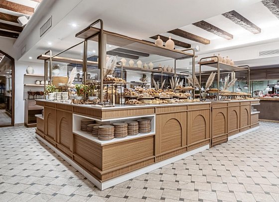 Mangia's Santa Teresa Sardinia, Curio Collection by Hilton