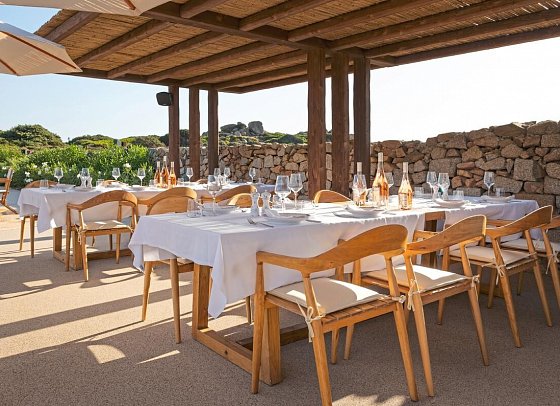 Mangia's Santa Teresa Sardinia, Curio Collection by Hilton