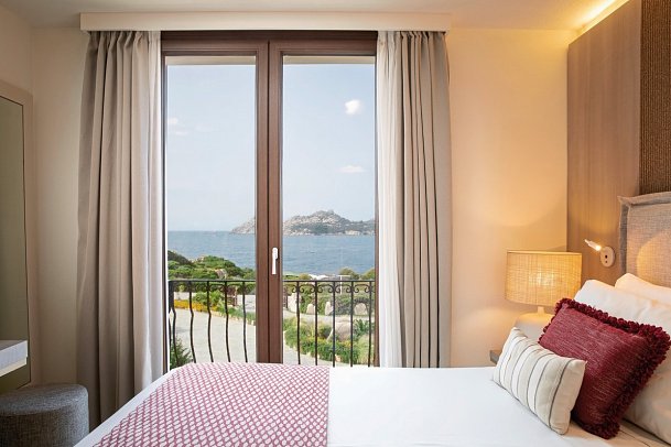Mangia's Santa Teresa Sardinia, Curio Collection by Hilton - Zimmercodierung DSM