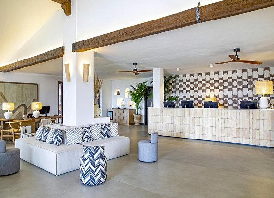 Mangia's Santa Teresa Sardinia, Curio Collection by Hilton