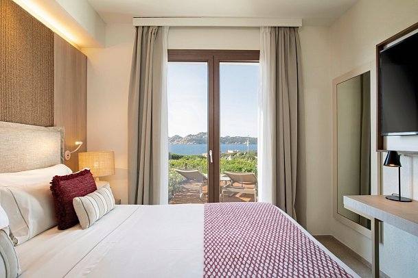 Mangia's Santa Teresa Sardinia, Curio Collection by Hilton