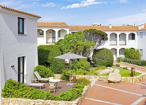 Mangia's Santa Teresa Sardinia, Curio Collection by Hilton