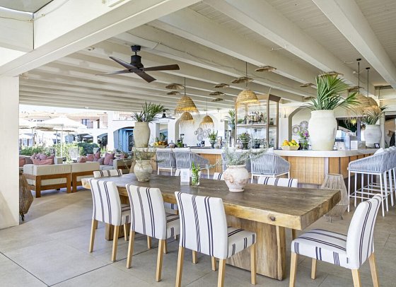 Mangia's Santa Teresa Sardinia, Curio Collection by Hilton