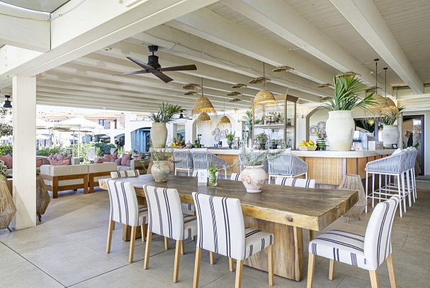 Mangia's Santa Teresa Sardinia, Curio Collection by Hilton