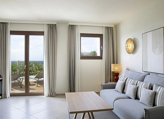 Mangia's Santa Teresa Sardinia, Curio Collection by Hilton - Wohnbeispiel Suite (Zimmercodierung WB1)