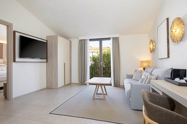 Mangia's Santa Teresa Sardinia, Curio Collection by Hilton - Zimmercodierung WB1