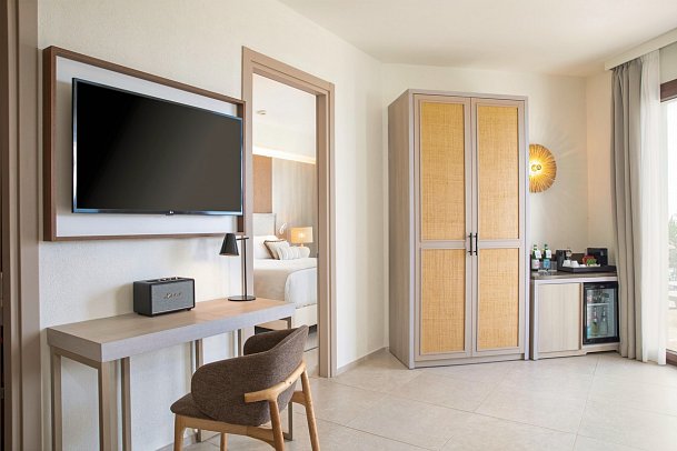 Mangia's Santa Teresa Sardinia, Curio Collection by Hilton - Zimmercodierung WB1