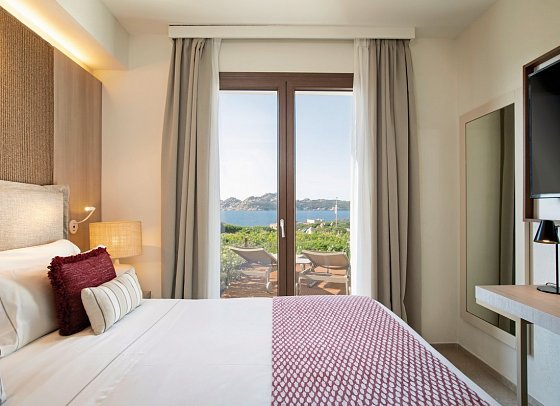 Mangia's Santa Teresa Sardinia, Curio Collection by Hilton
