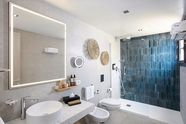 Mangia's Santa Teresa Sardinia, Curio Collection by Hilton - Zimmercodierung WB1