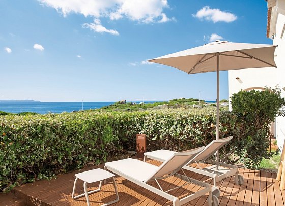 Mangia's Santa Teresa Sardinia, Curio Collection by Hilton - Zimmercodierung DDM