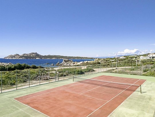 Mangia's Santa Teresa Sardinia, Curio Collection by Hilton